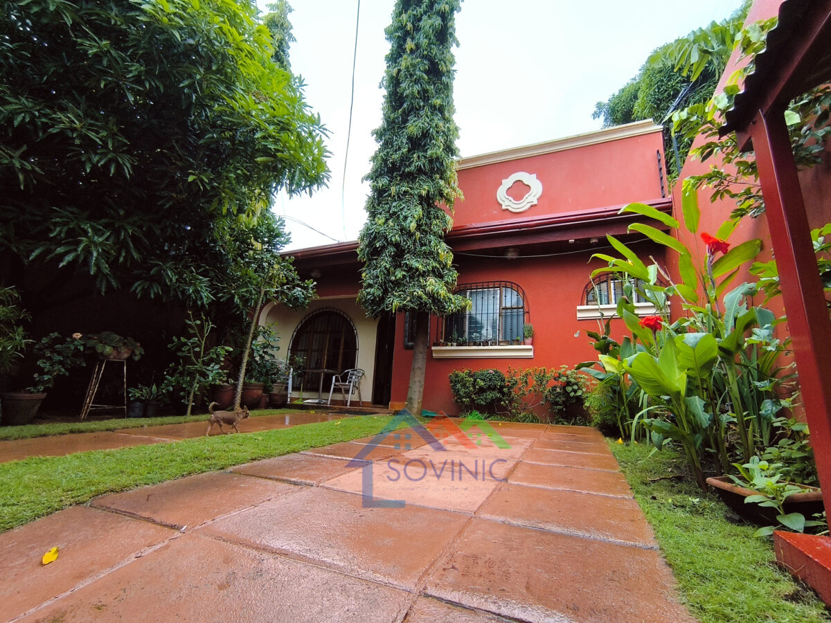 Casa en Managua a 3 cuadras de la calle Altamira autolote el chele